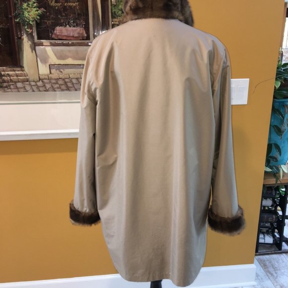 Gorgeous Cally Do REVERSIBLE Coat - Picture 12 of 13